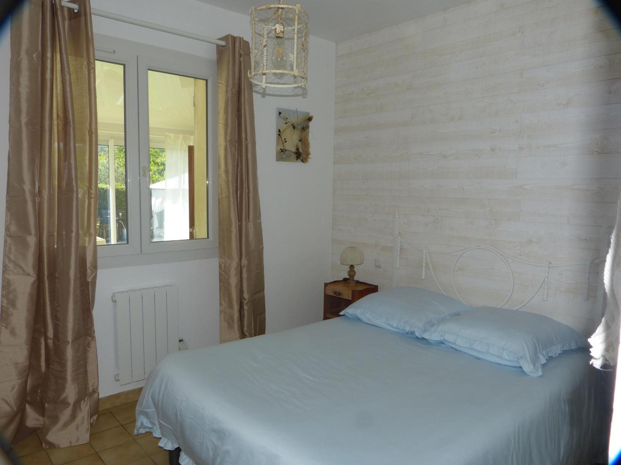 Eclats Du Sud Hebergements "Les Lavandes" Ou "Les Romarins" Meubles De Tourisme Classes 3 Etoiles Auriol Room photo