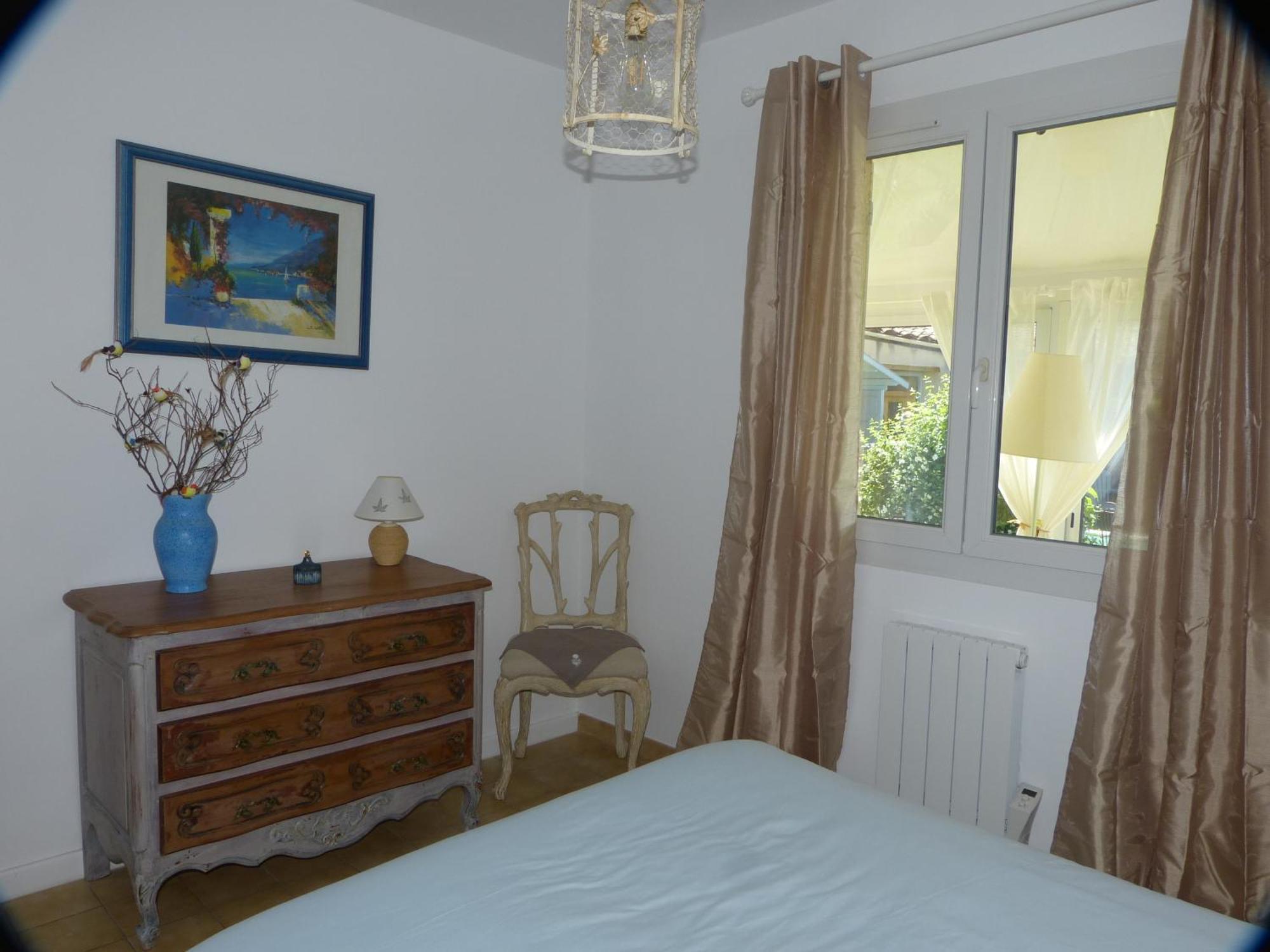 Eclats Du Sud Hebergements "Les Lavandes" Ou "Les Romarins" Meubles De Tourisme Classes 3 Etoiles Auriol Room photo
