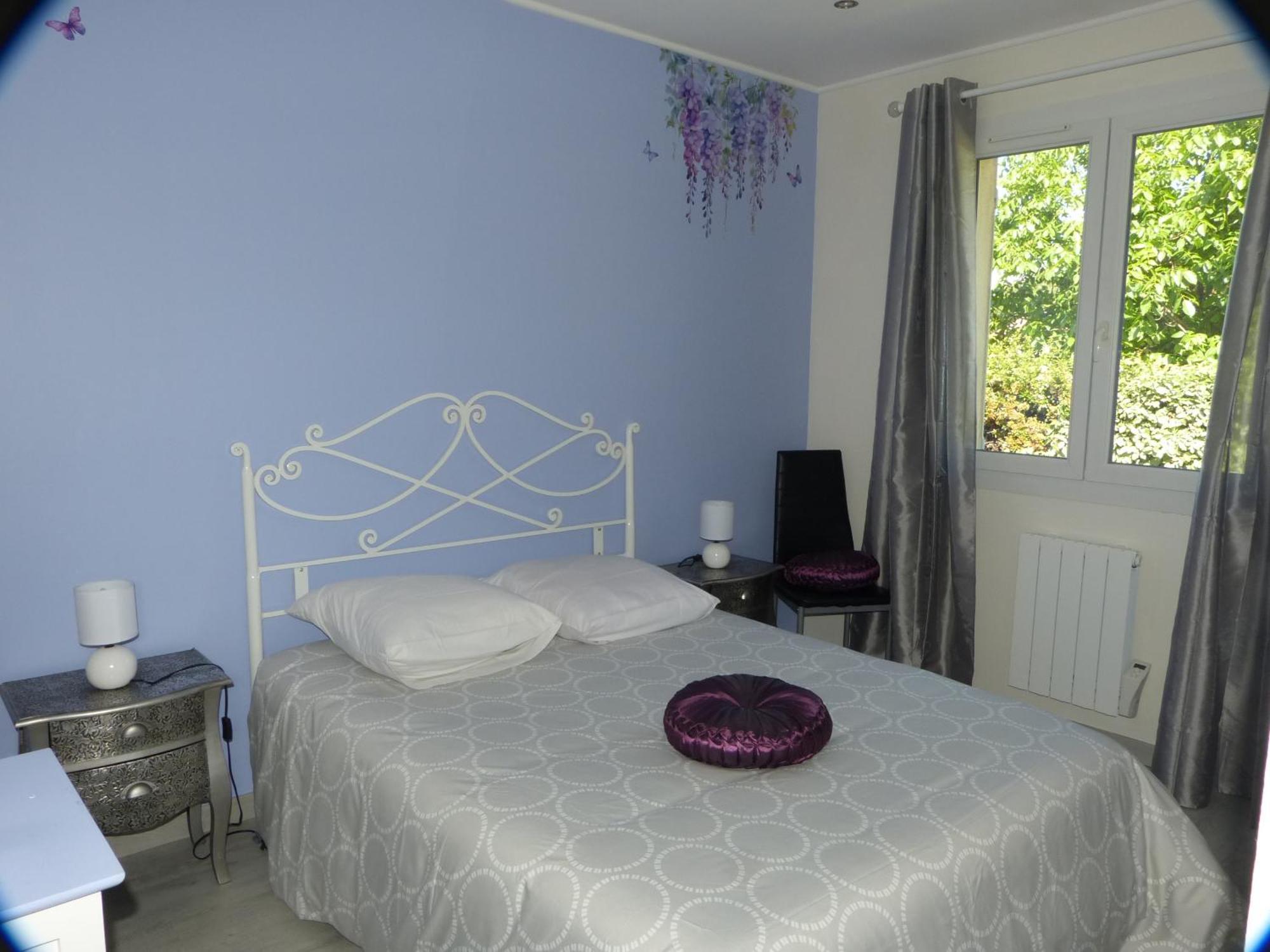 Eclats Du Sud Hebergements "Les Lavandes" Ou "Les Romarins" Meubles De Tourisme Classes 3 Etoiles Auriol Room photo