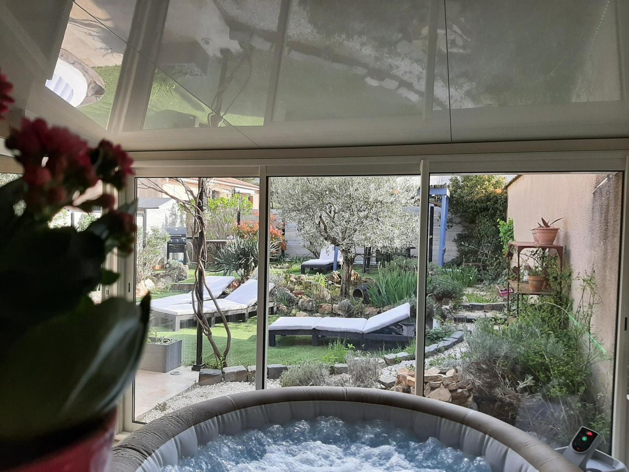 Eclats Du Sud Hebergements "Les Lavandes" Ou "Les Romarins" Meubles De Tourisme Classes 3 Etoiles Auriol Room photo