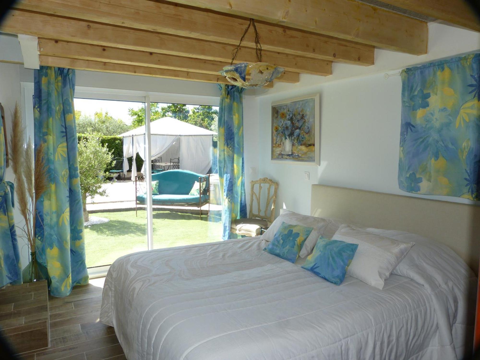Eclats Du Sud Hebergements "Les Lavandes" Ou "Les Romarins" Meubles De Tourisme Classes 3 Etoiles Auriol Room photo