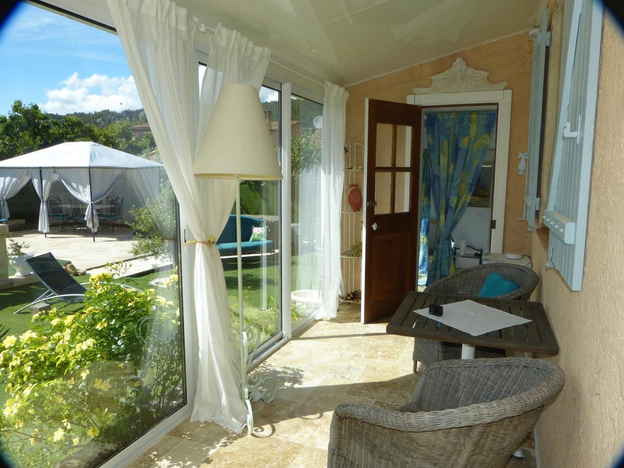 Eclats Du Sud Hebergements "Les Lavandes" Ou "Les Romarins" Meubles De Tourisme Classes 3 Etoiles Auriol Room photo
