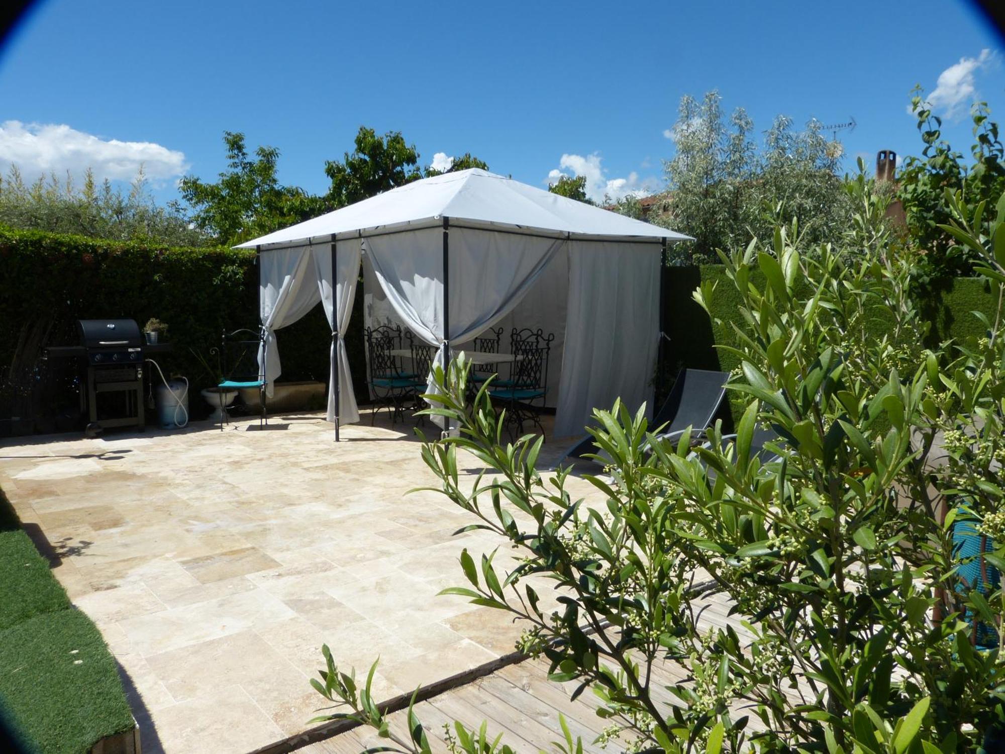 Eclats Du Sud Hebergements "Les Lavandes" Ou "Les Romarins" Meubles De Tourisme Classes 3 Etoiles Auriol Room photo