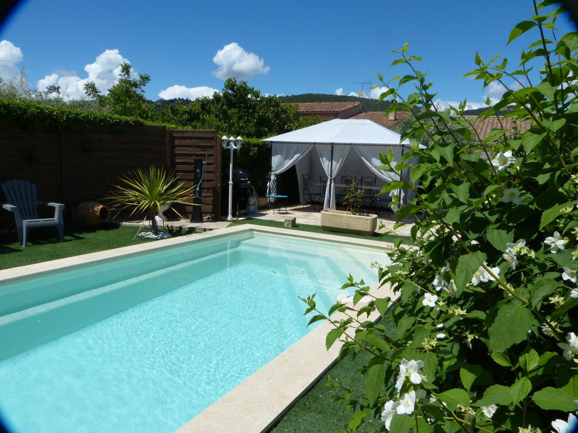 Eclats Du Sud Hebergements "Les Lavandes" Ou "Les Romarins" Meubles De Tourisme Classes 3 Etoiles Auriol Room photo